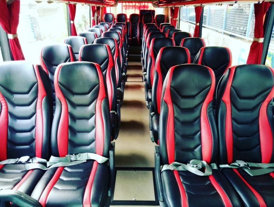 Tampilan dalam bus 30 35 kursi